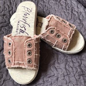 Blowfish canvas blush pink flip flops size 8